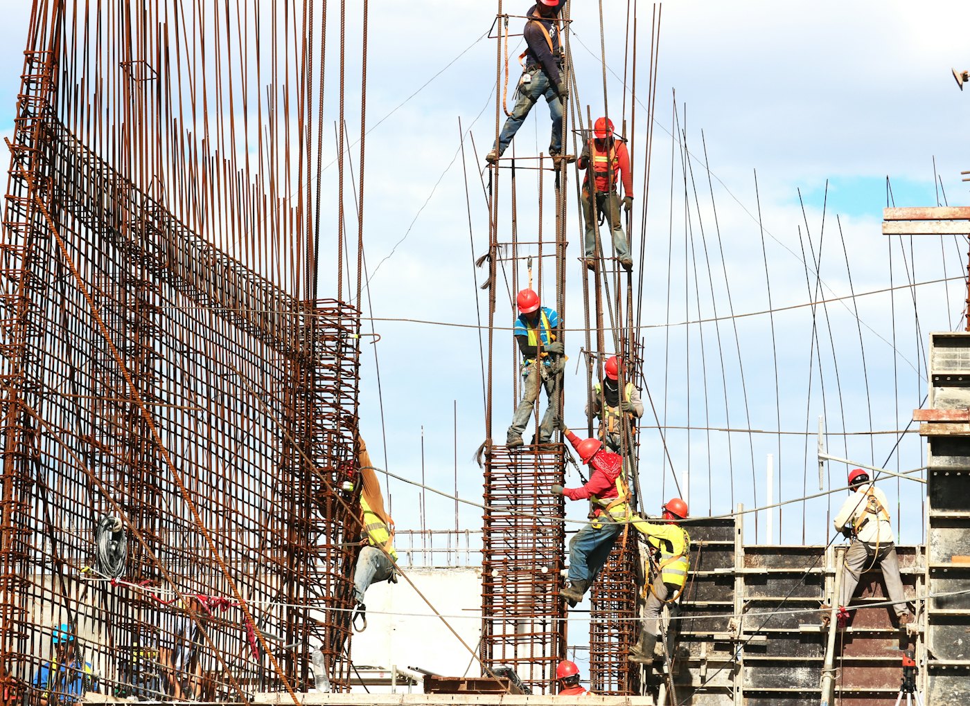 Crew working on vertical structure